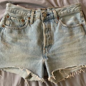 501 Levi’s cutoff shorts
